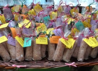 Quando le mamme diventano amiche Sacchetti di Riso al mercatino della scuola: quando le mamme diventano amiche