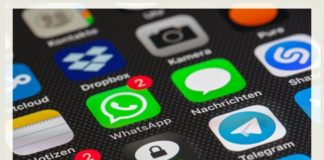 Regole per i Gruppi WhatsApp di classe: servono? Schermata dello smartphone: quali regole per i gruppi WhatsApp?